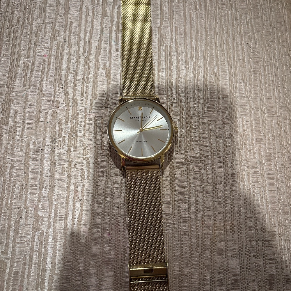 Kenneth Cole - like new condition